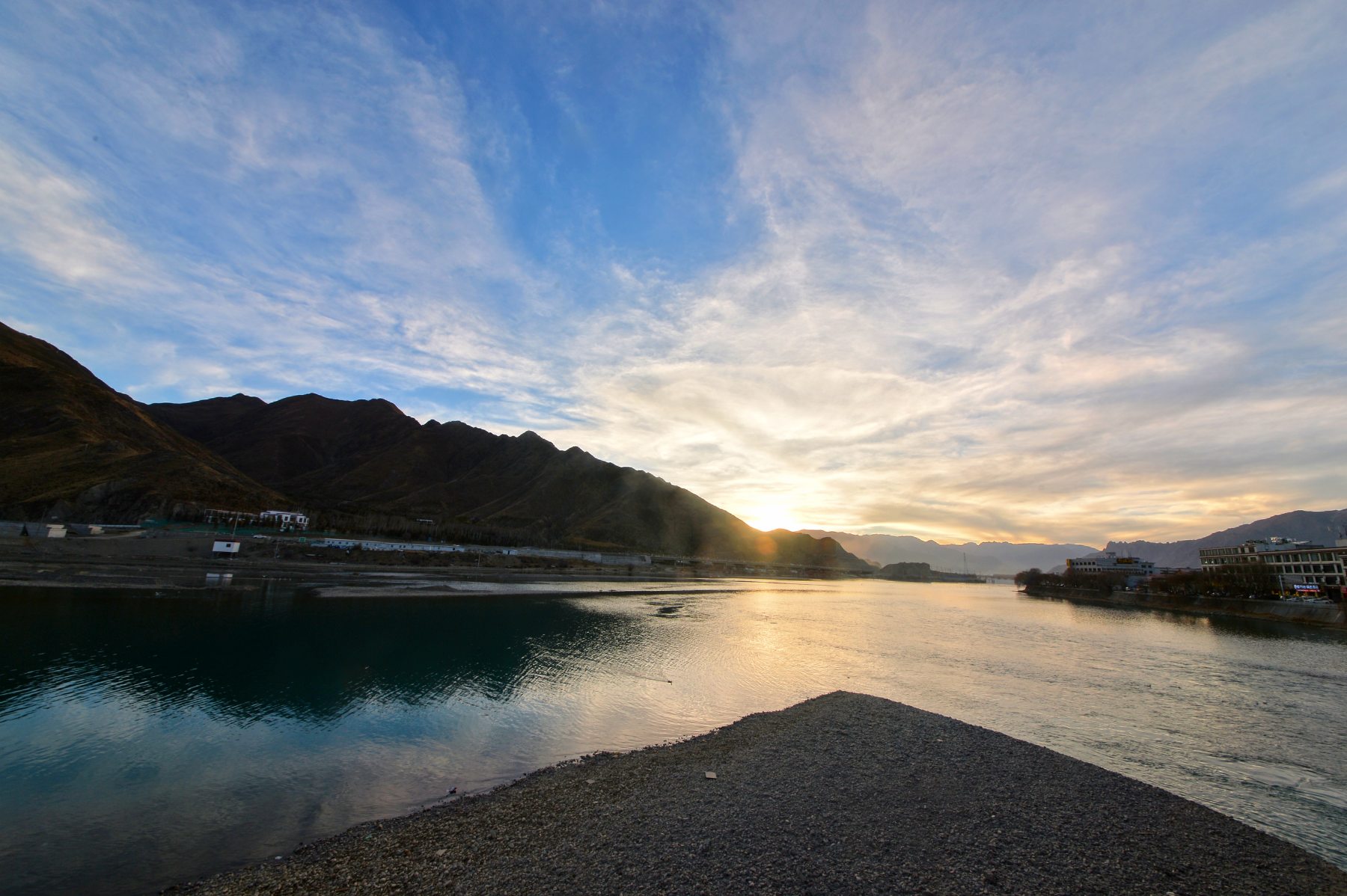 河道被挖开,被挖出来的河