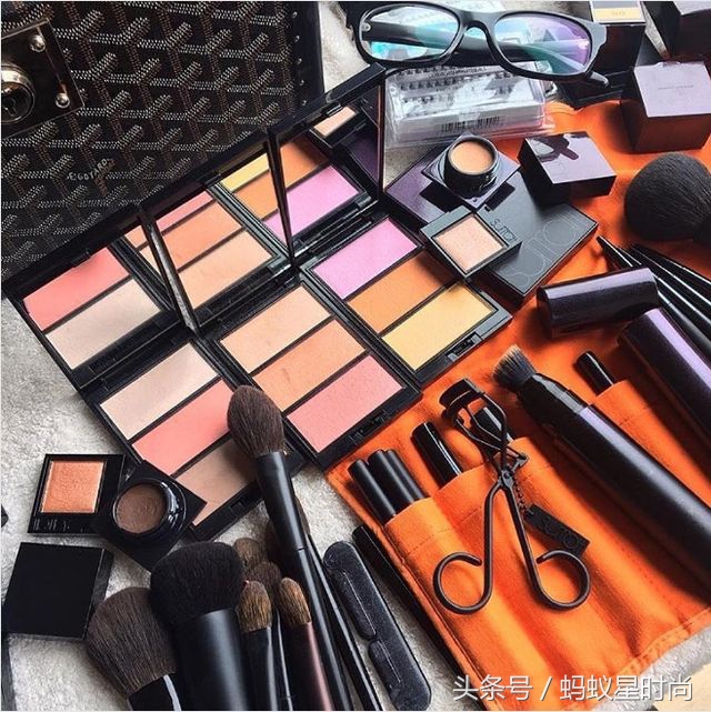 好莱坞顶级化妆师的彩妆品牌TroySurratt！