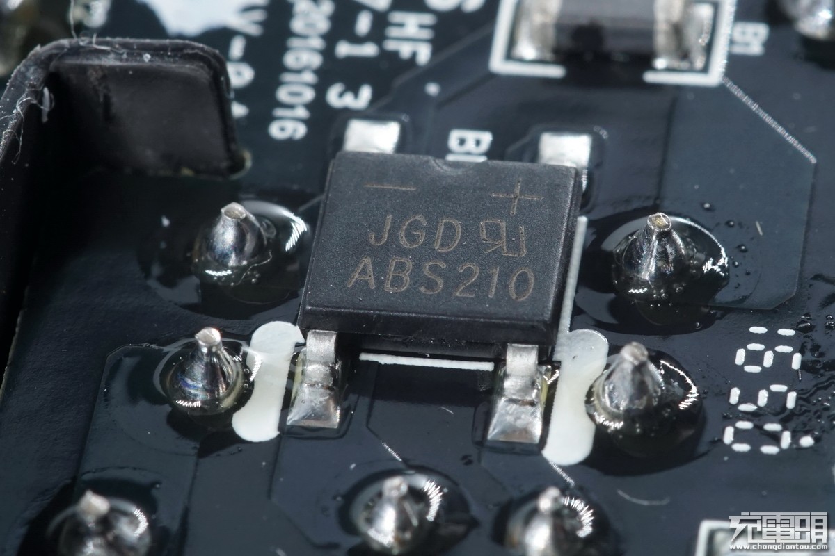 小米65w充电器cdq07zm拆解,充电器cdq03zm和ado7zw有什么不同