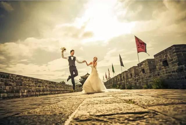 南充到云南拍婚纱照预计要多少钱,春天云南拍婚纱照的地方