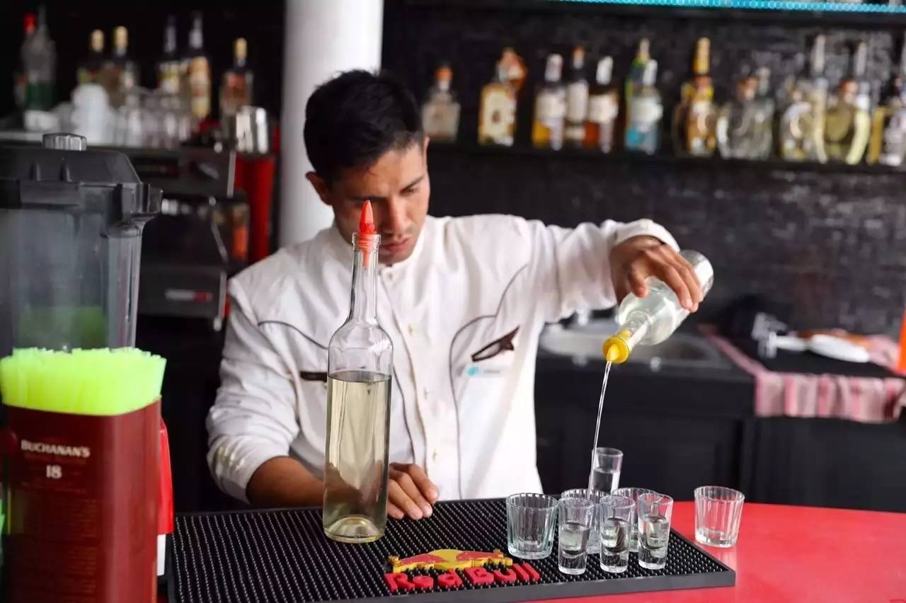 不好意思，我出去玩不是给你带礼物的！