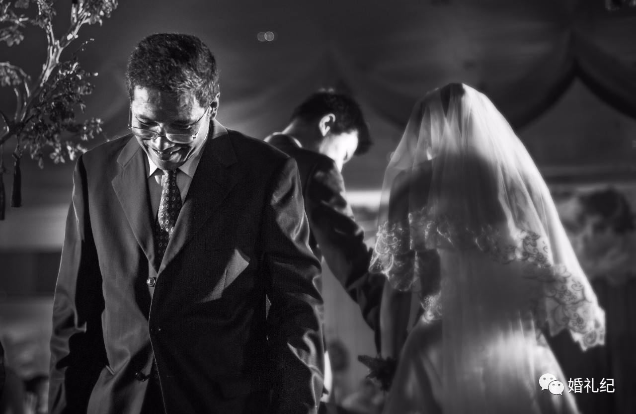 如何挑选婚礼跟拍师,正确的婚礼跟拍方式