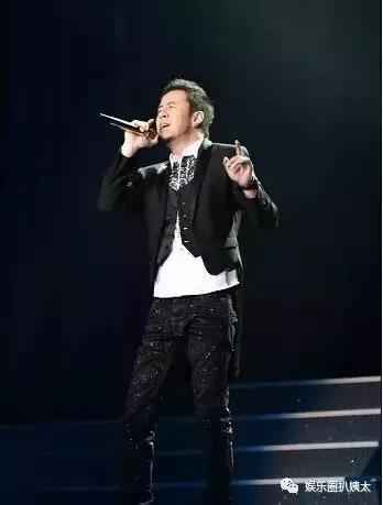 张杰下腰歌唱,张杰大张伟开场舞