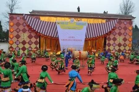 苗族哪个节日男生最喜欢,苗族情侣节