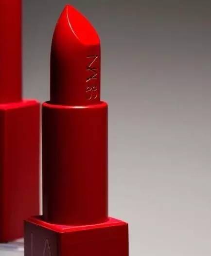 情人节送女人香水还是口红,情人节送口红代表什么意思