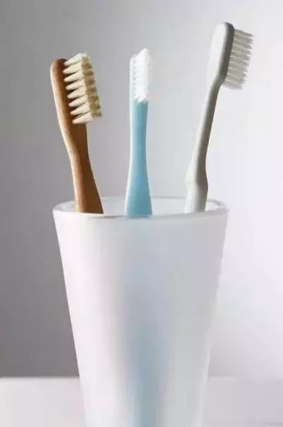 墙壁发霉发黑该怎么处理,墙壁黑色发霉怎么办