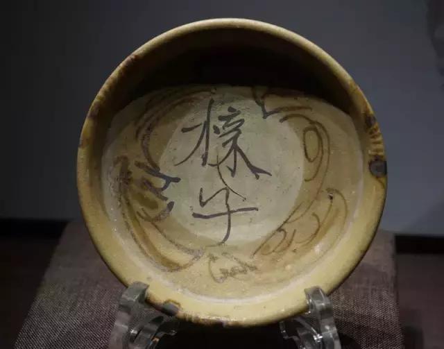 反拙为美：唐代的素地彩