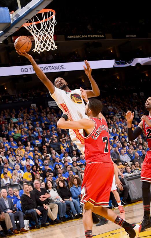 杜兰特砍下27分6板2断2帽,煞神杜兰特