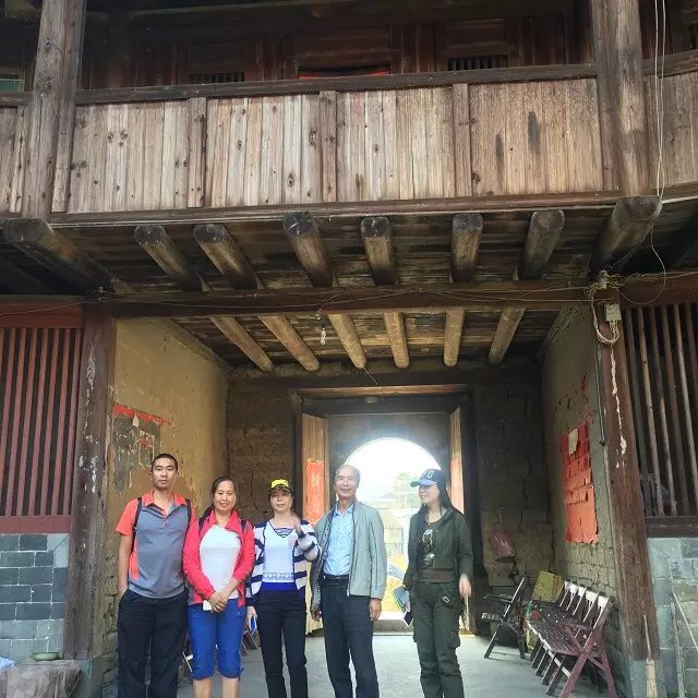 八千里路云和月的上一句,八千里路云和月一骑绝尘上珠峰