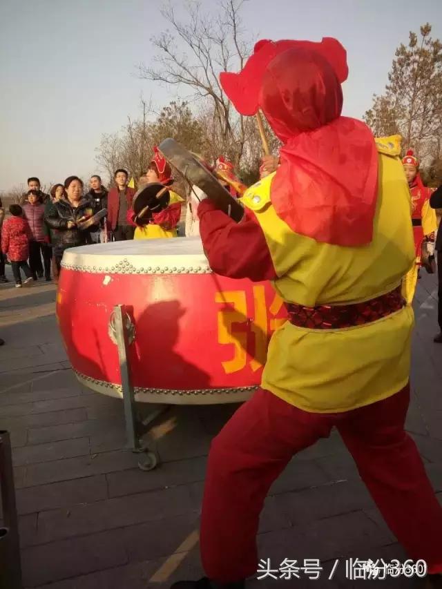 临汾元宵威风锣鼓小姐姐,山西襄汾威风锣鼓元宵节