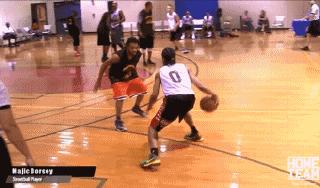 欧文转身过人招式教学,欧文连续转身晃肩过人