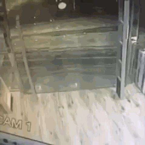 迎亲不让进门直接拆墙 (迎亲进门女方对接说辞)