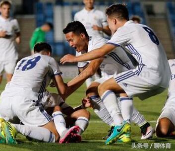 董方卓首次代表曼联首首发,中国足球陨落的天才董方卓