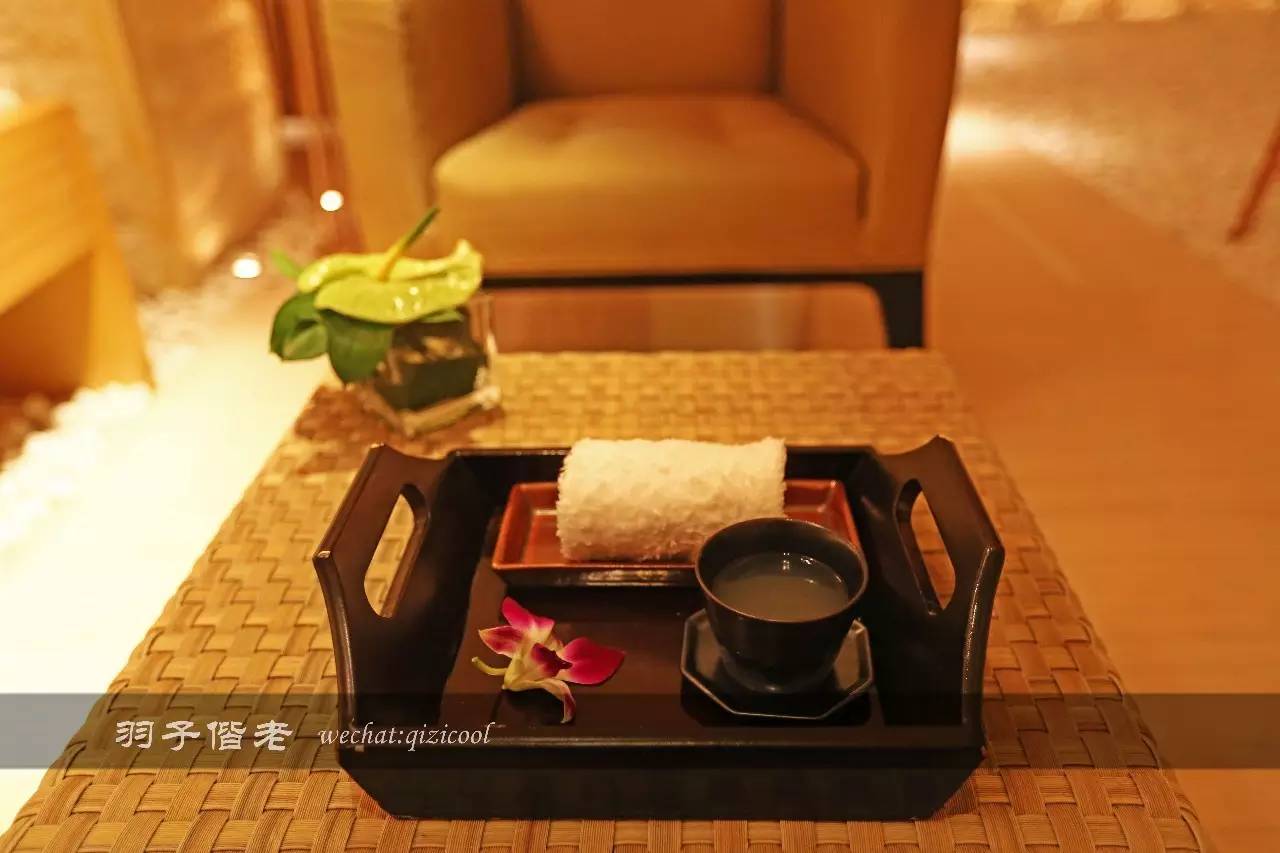 藏匿在繁华中环背后的丝丝暖意 (藏在繁华中环中的丝丝暖意)