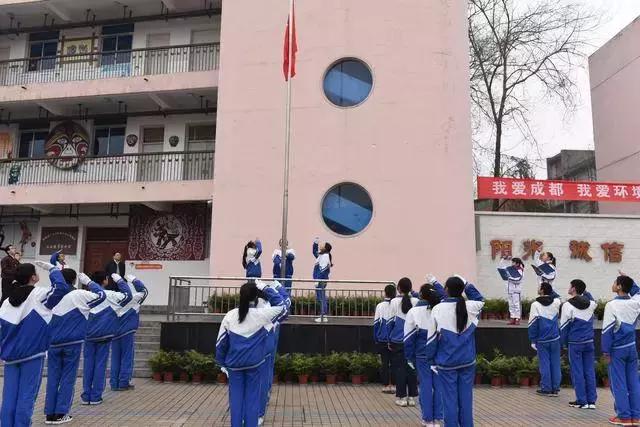 成都喝盖碗茶看川剧变脸图片,四川川剧变脸走进校园