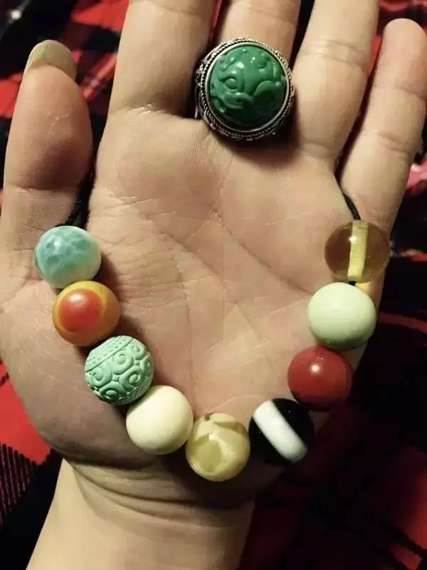 你这么丑就别戴南红了！