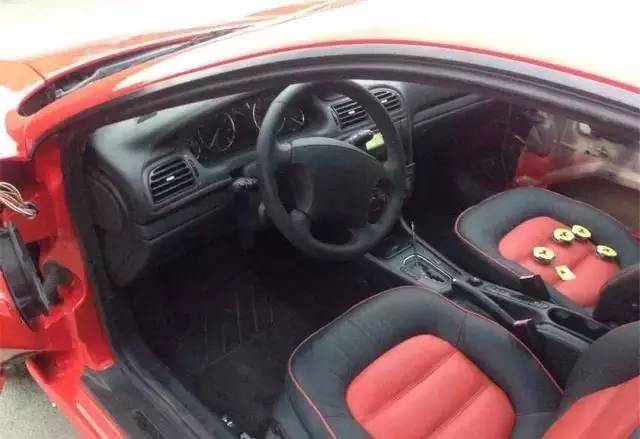 无敌了！穷小伙打烂标致406，改装成法拉利，*博兰**基尼