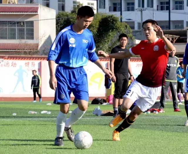 足球团结民众,足球架起人们沟通的桥梁