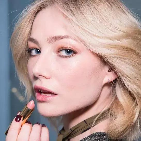 ysl七夕限定礼盒有粉气垫和口红吗 (ysl七夕限定口红礼盒小卡片)