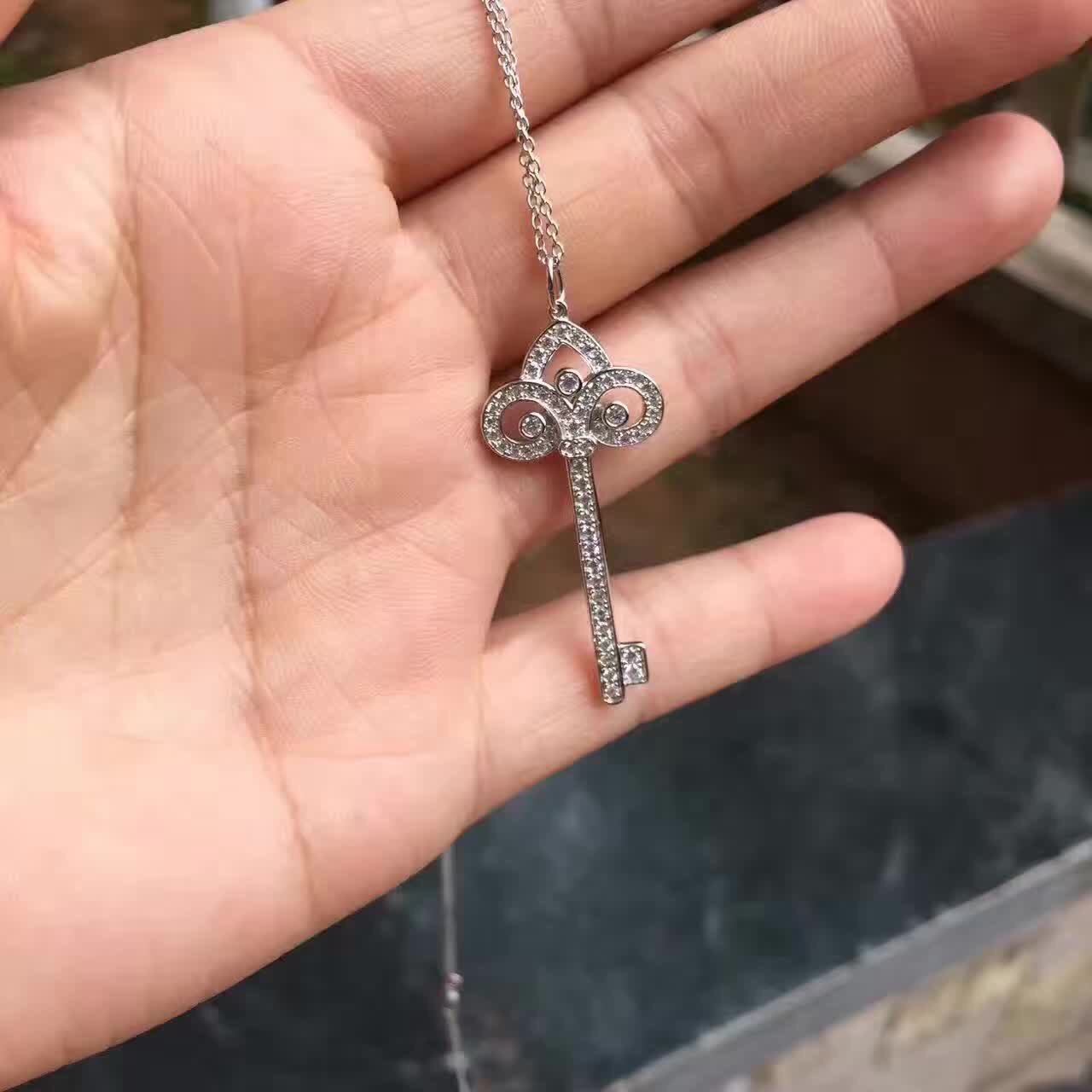 送给自己心仪的女生有哪些饰品推荐呢?