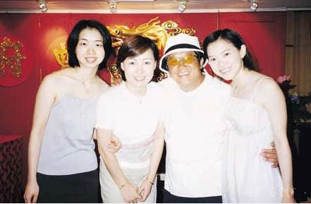 曾宝仪12岁了曾志伟才和她见面,曾宝仪几岁和曾志伟相认的