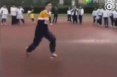 网吧偶遇飞车高手,在网吧遇到了一个游戏大神