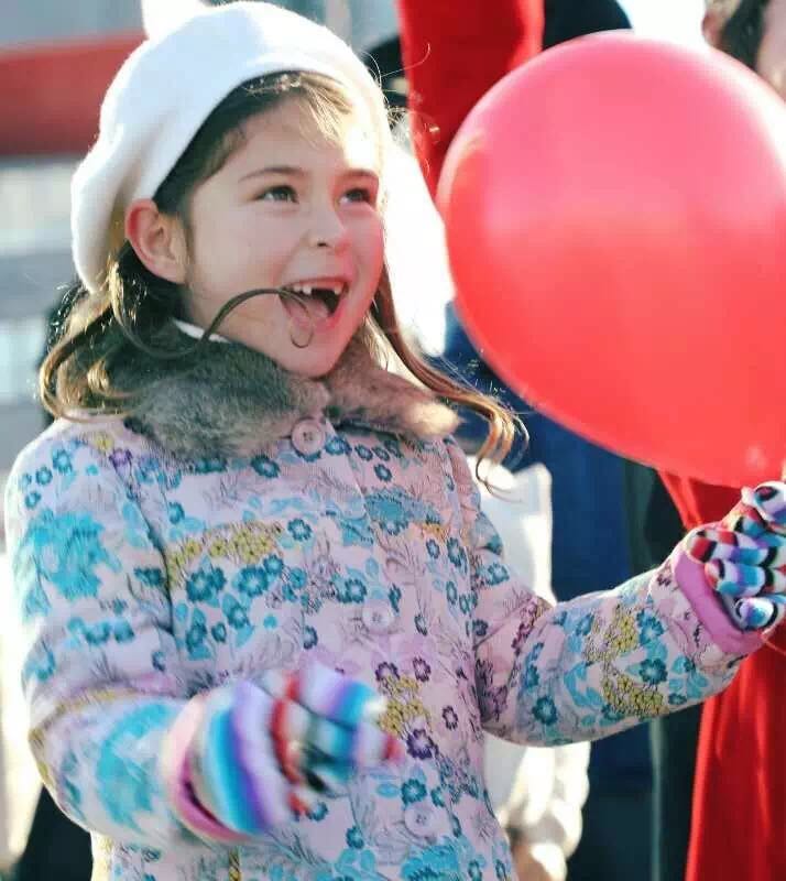 央视春晚小女孩唱歌,春晚第一个节目的小女孩