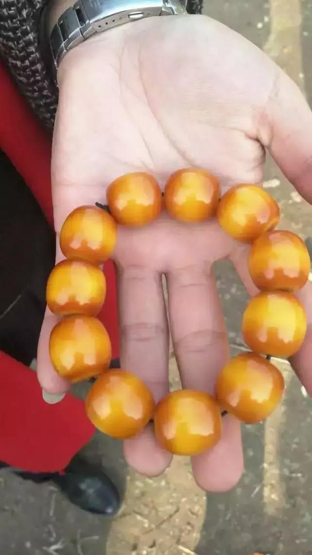 你这么丑就别戴南红了！