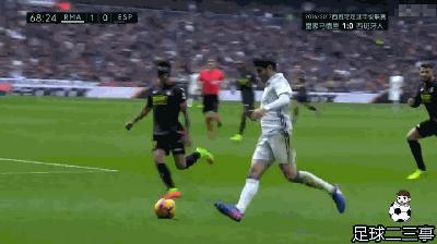 个人表演c罗穿裆过人,c罗标志性变向过人动作