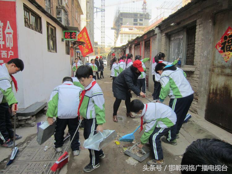 小学开展学雷锋日活动简讯,小学学雷锋志愿活动月倡议书