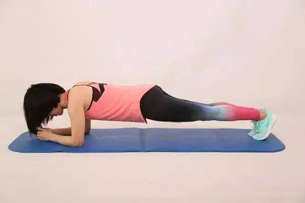 为啥有些女生很瘦却腿粗,为什么女生很瘦但腿很粗