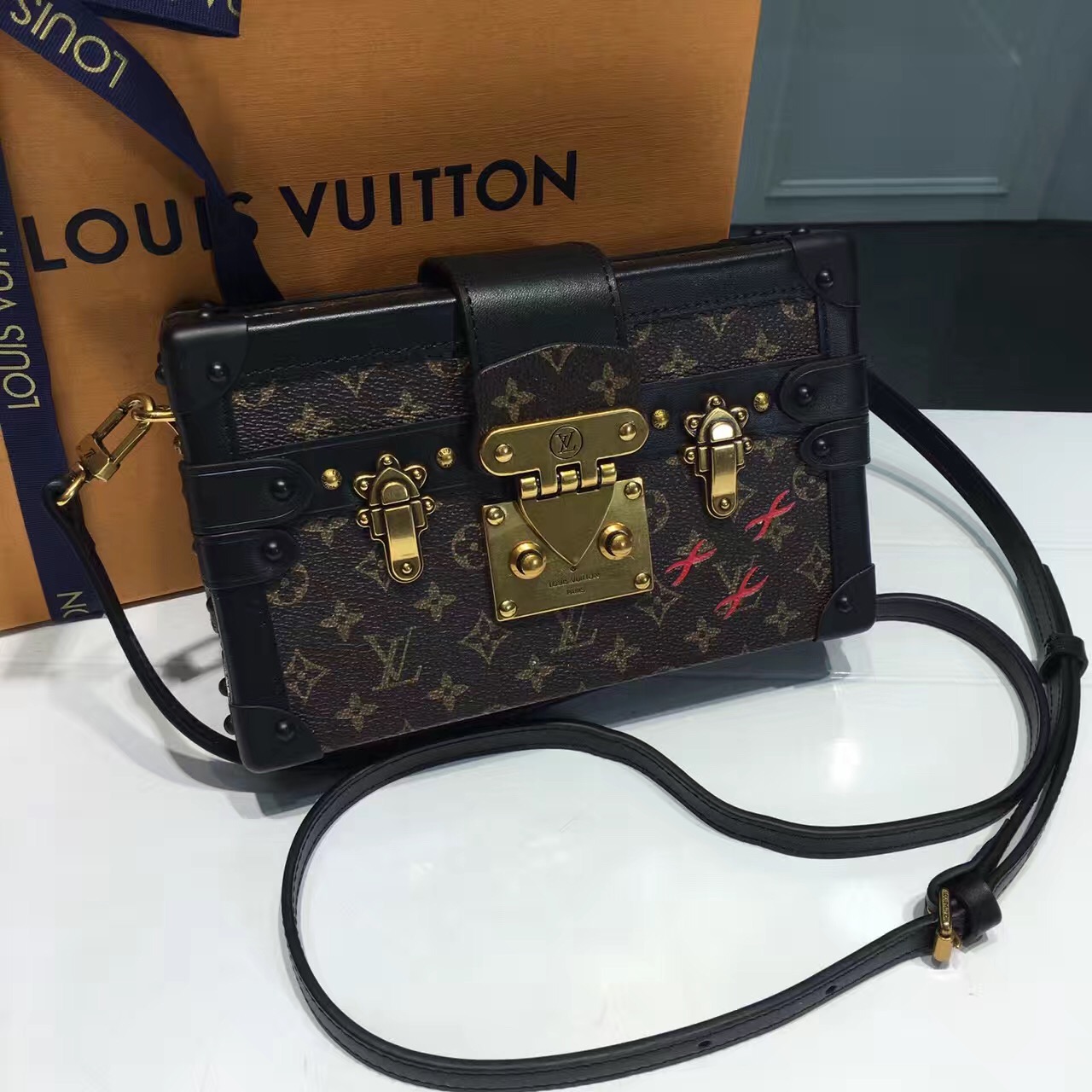 lv这款包多少钱,lv这款包的二手行情