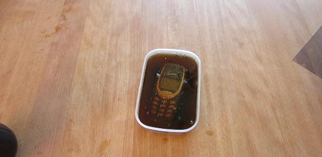 诺基亚3310经典吗,经典回归诺基亚3310上手实拍