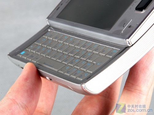 一年等待竟没进步？索尼爱立信X2评测