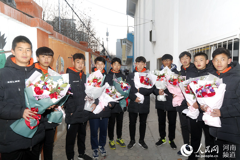 学霸多足球也玩转河南省实验中学夺全国双冠