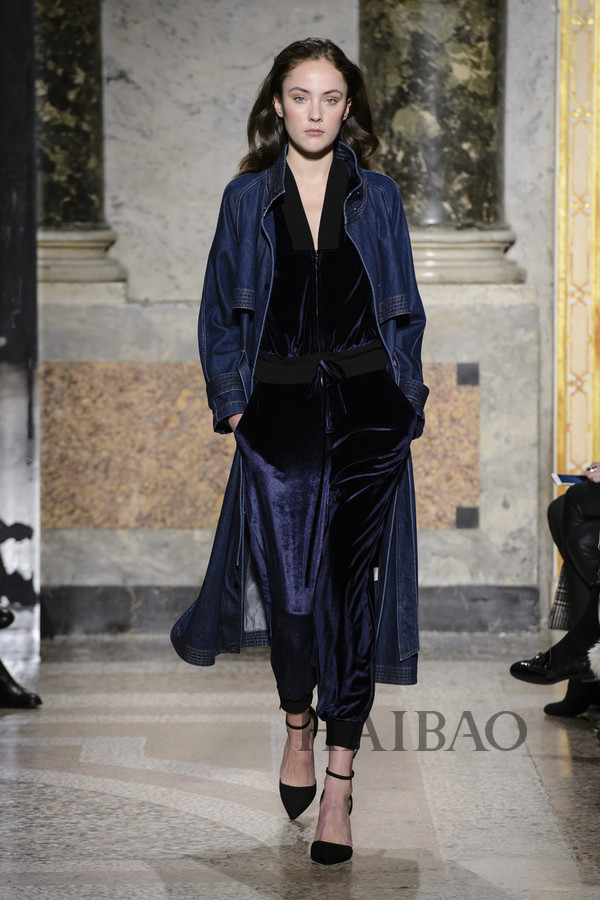 智慧女性心目中的最佳气质！MARYLING2017秋冬女装秀，海报网带你亲临2017秋冬米兰时装周