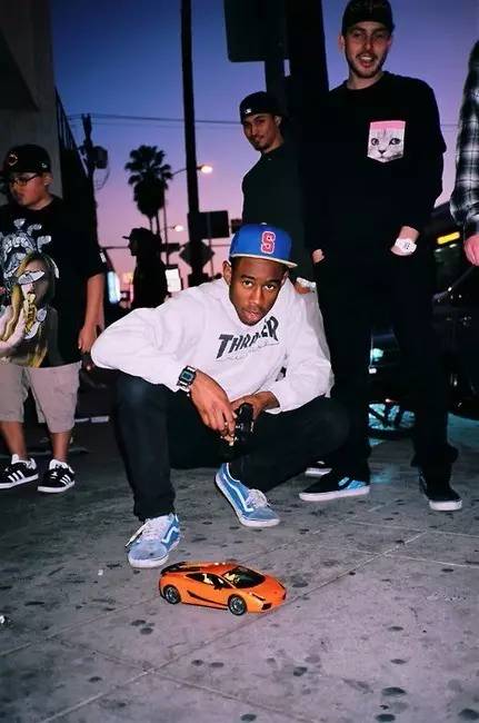 一直跌价的鞋子值得买吗,排队买不到的产品