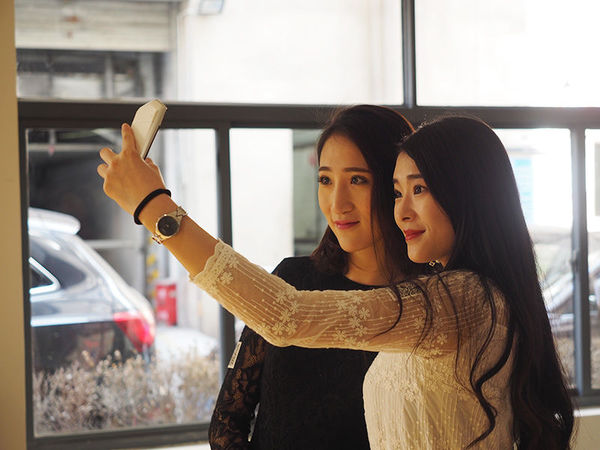 卡西欧自拍神器tr750怎么换电池,卡西欧tr750拍照效果