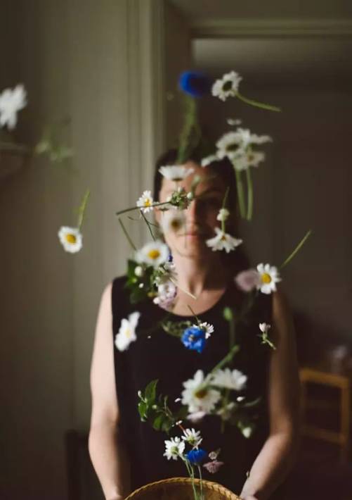 插瓶的花怎么才能开得久,插瓶的花刚开就蔫了怎么回事