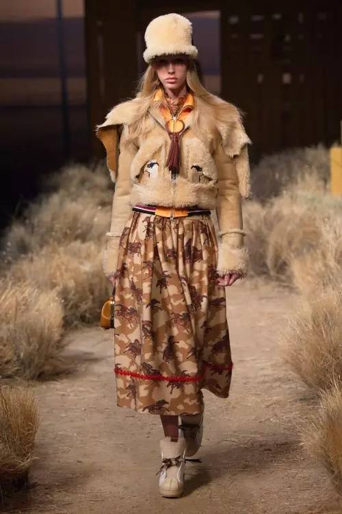 我哭，又跟着阿Sa、吴建豪、Selena 种草了Coach的2017秋冬系列