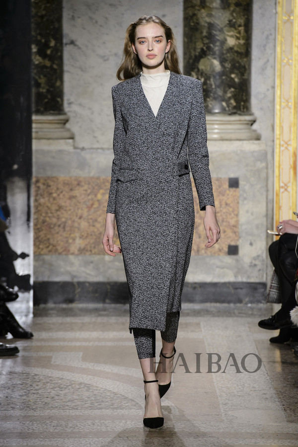 智慧女性心目中的最佳气质！MARYLING2017秋冬女装秀，海报网带你亲临2017秋冬米兰时装周