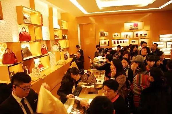 大单反复挂了又撤,大单挂了又反复撤单