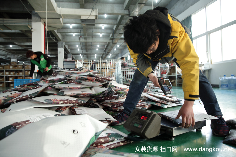 一件衣服是如何从无到有，最后到你手中