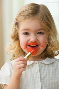 天津曾依靠它让天下女人着魔，“万紫千红”藏在一个小铁盒