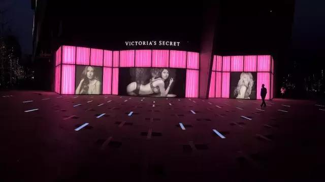 探店！成都维秘旗舰店深度揭秘，愿今晚你们都是天使！