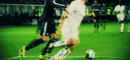 足坛十大成名绝技,足坛十大成名绝技天下足球