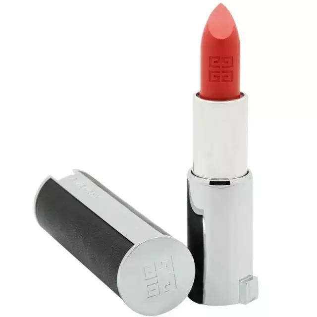 美女抹口红吻男神,涂上喜欢的口红吻最爱的他