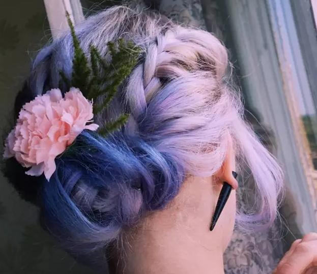 现在的人都在玩七彩斑澜的原宿星空染发