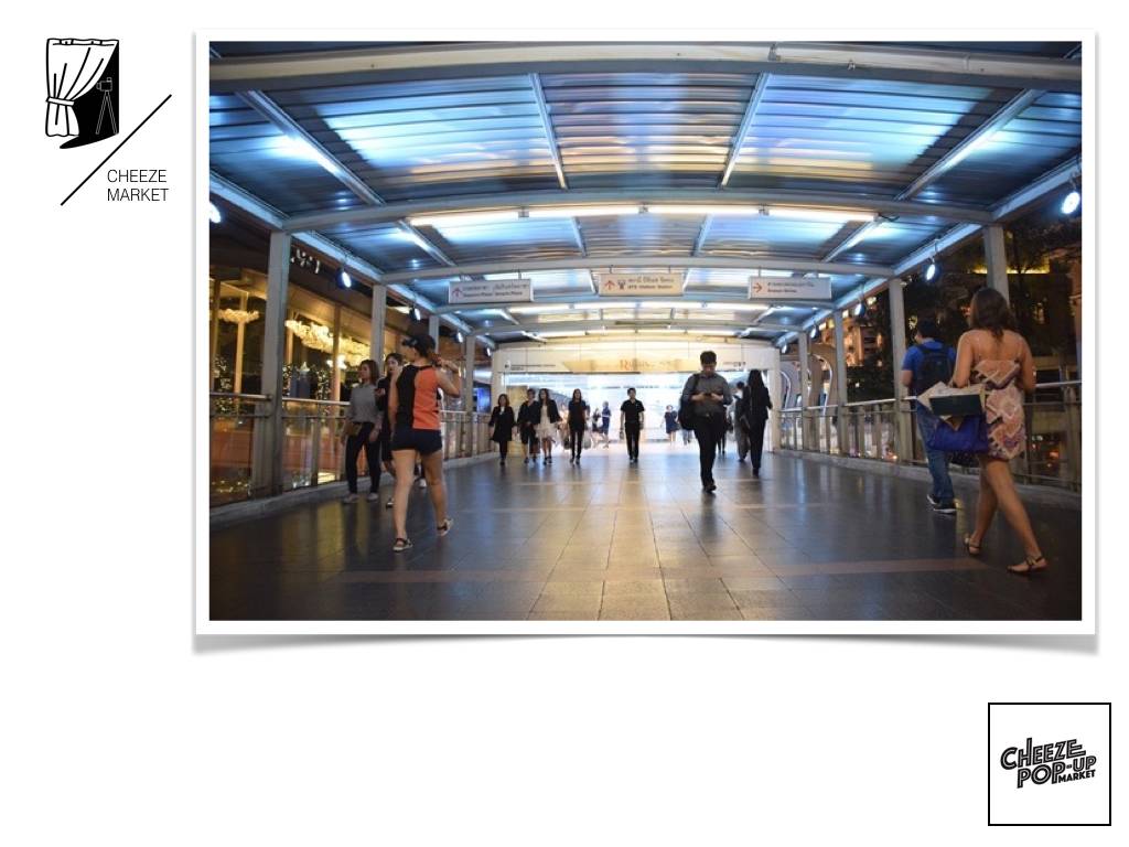 在曼谷，人妖＋精油按摩文化市集