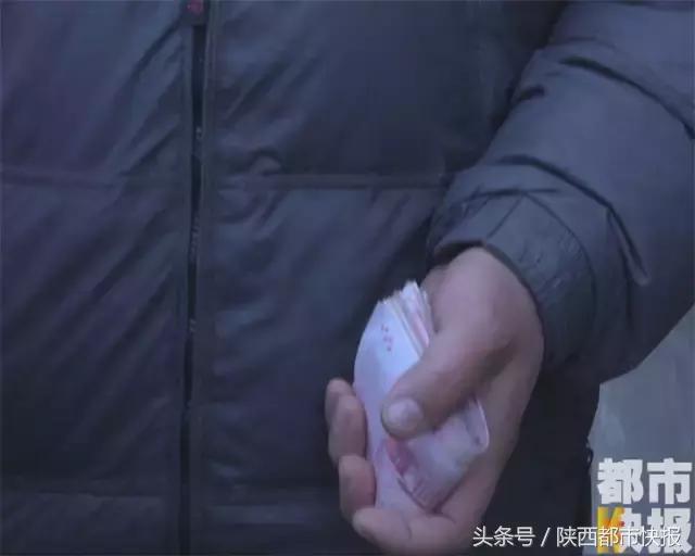 路上惊现满地百元大钞,大街上满地都是百元大钞